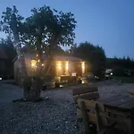 Letniskowe Pod Orzechem Caloroczne Holiday home *