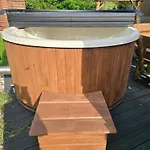 別荘 Letniskowe Pod Orzechem Caloroczne オルシュティネク